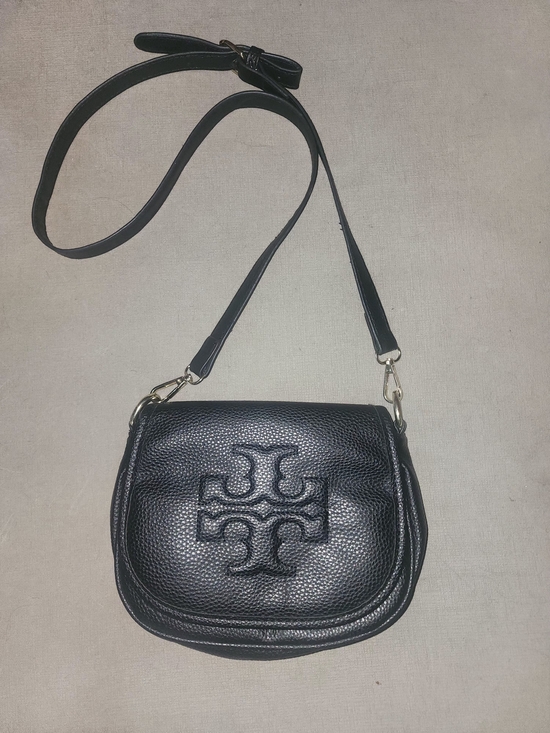 Tory Burch Handbags - Tory Burch Black Pebbled Logo Flap Crossbody